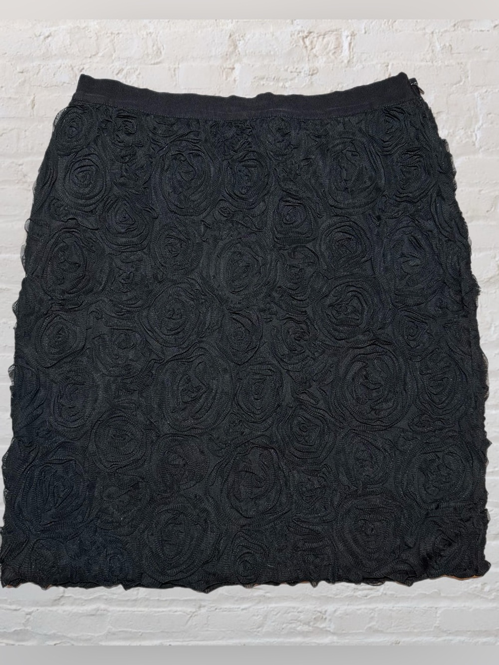 Banana Republic Black 3D Rose Textured Pencil Skirt in Women’s Size 4.